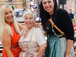 Marlena Martinelli im Wiesbauerzelt am 3.10.2024